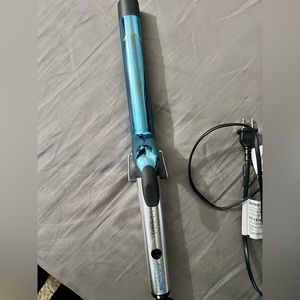 Babyliss pro XL curling iron .